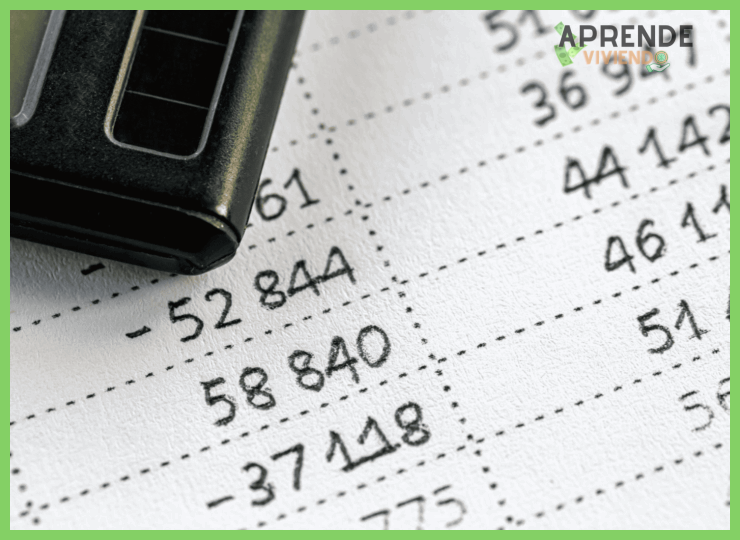 ¿En qué consiste específicamente el proceso de control de gastos y qué herramientas prácticas lo facilitan?
