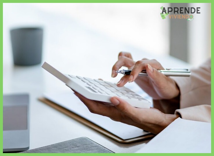 ¿Qué estrategias permiten ajustar el presupuesto mensual de un autónomo cuando los ingresos fluctúan inesperadamente?